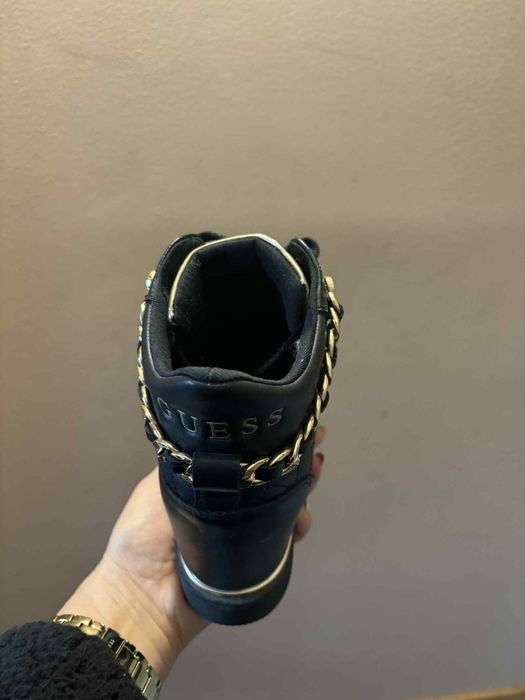 Зимни оригинални боти Guess