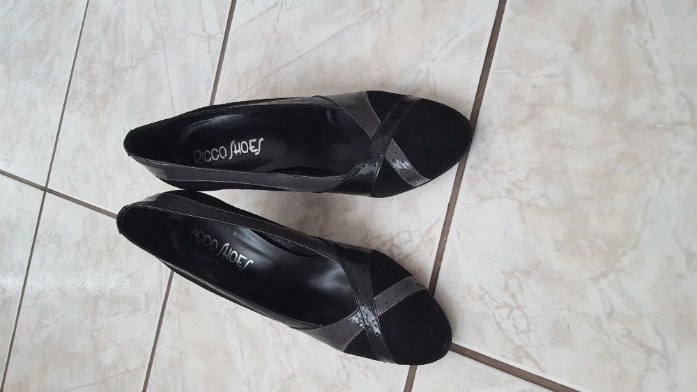 Pantofi negri de ocazie RICOO Shoes din piele naturală - în stare nouă