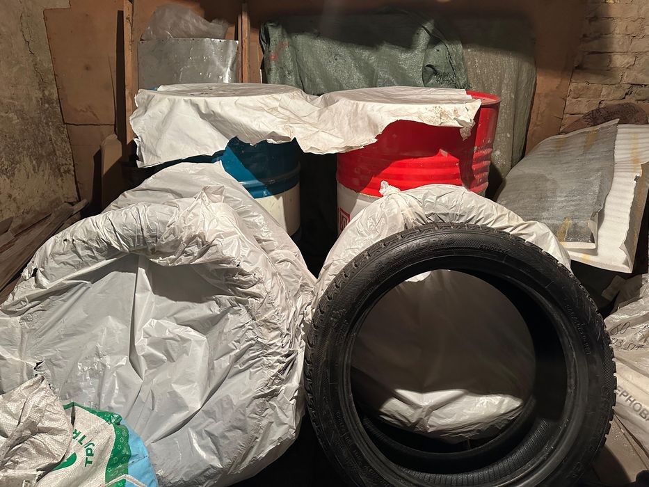 Зимниие шины новые размер 245 45 R19 обмен 16