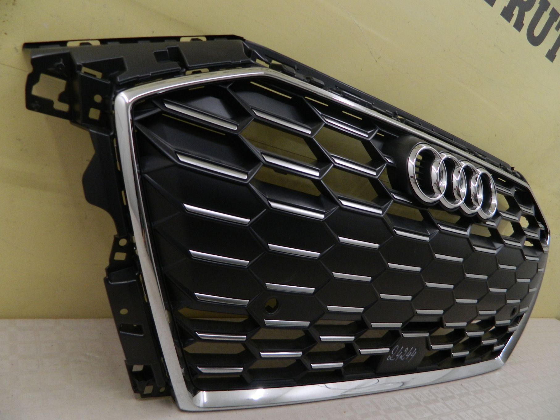 Grila radiator Audi A3 8Y  S-Line,2020, 2021, 2022, 2023, 2024, cod origine 8Y0853651C.
