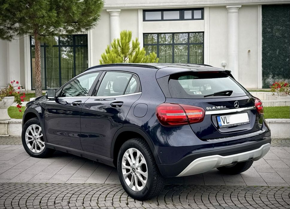 Mercedes GLA Facelift 180d Cutie Automata ! Garantie 12 Luni!