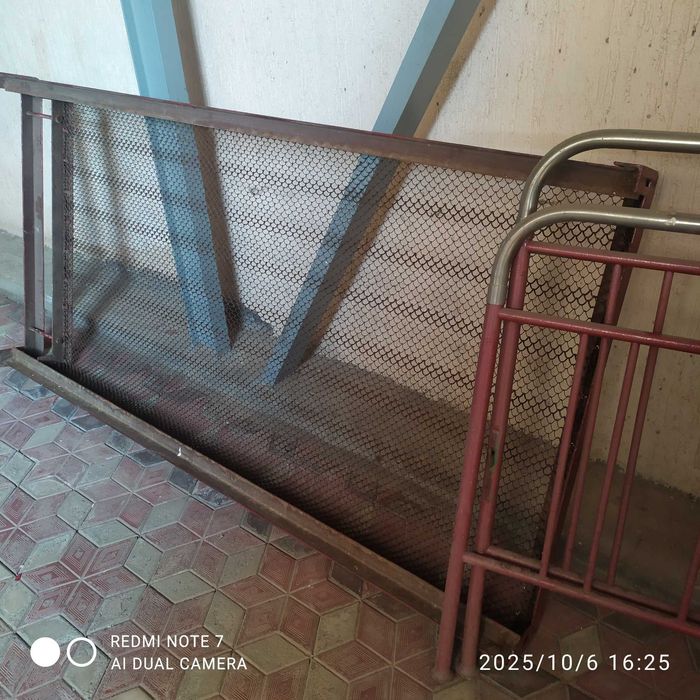 Продается кровать железная,