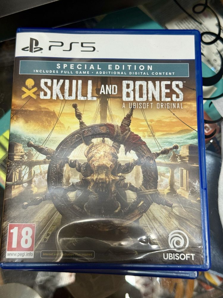 PlayStation 5. Върви със 2 джойстика,слушалки и игрите.