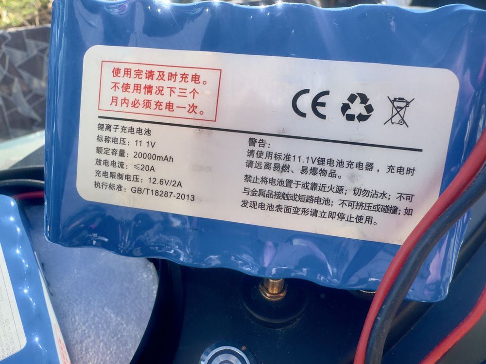 Лодка за захранка с GPS и сонар