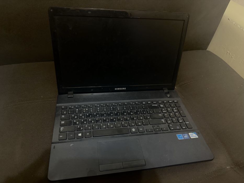 Ноутбук Samsung с зарядкой