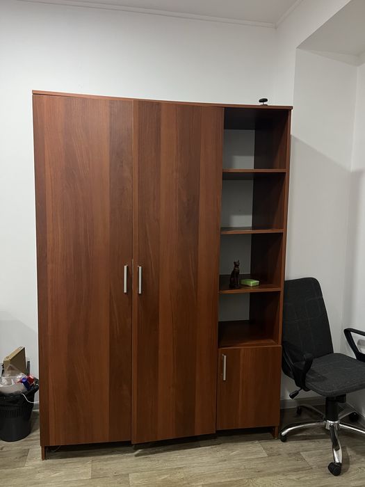 Продам шкаф в хорошем состояние. Самовывоз.