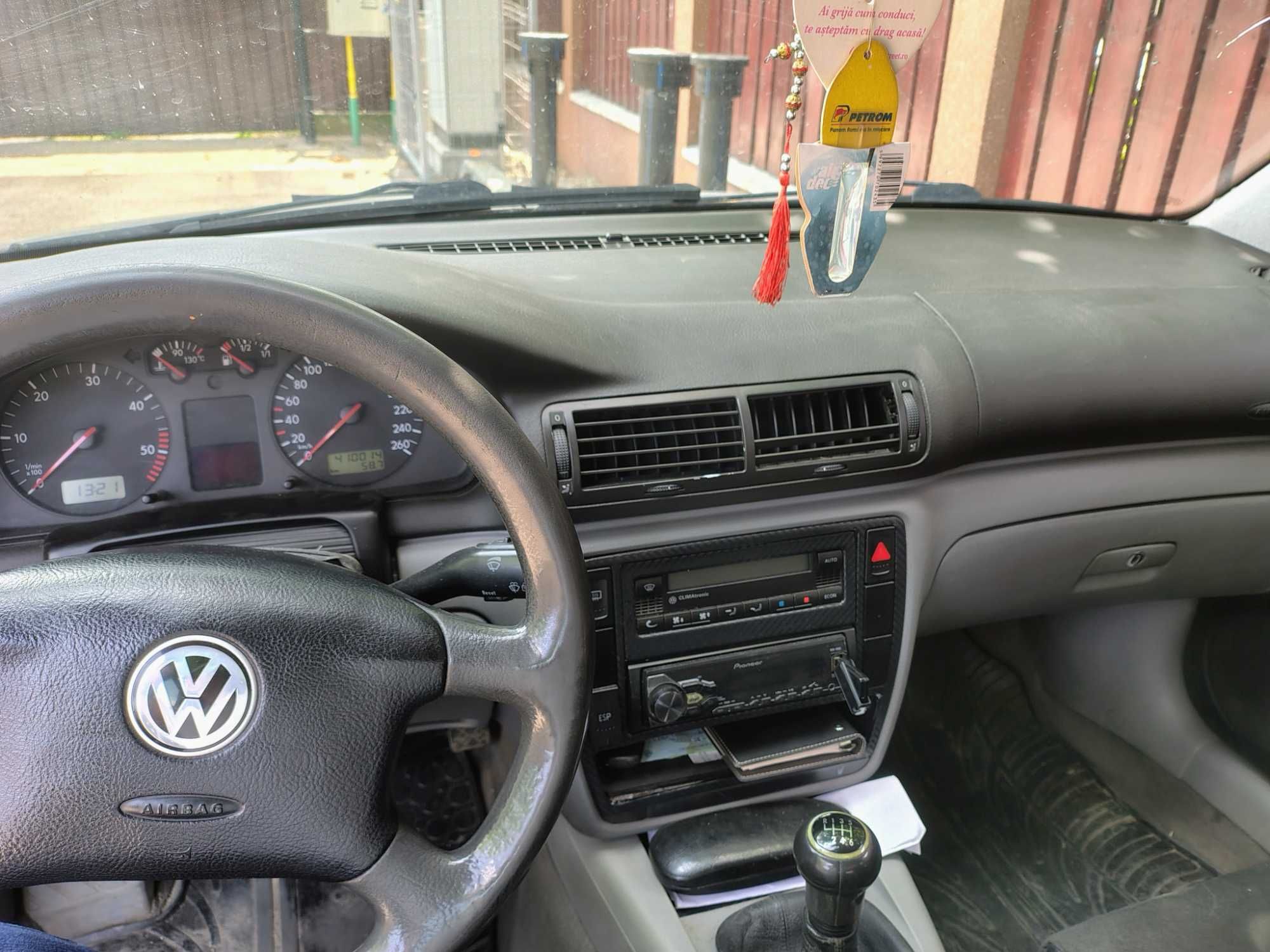Vând Volkswagen Pasaat B5