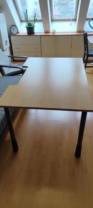 Офис бюро Kinnarps с регулируема височина