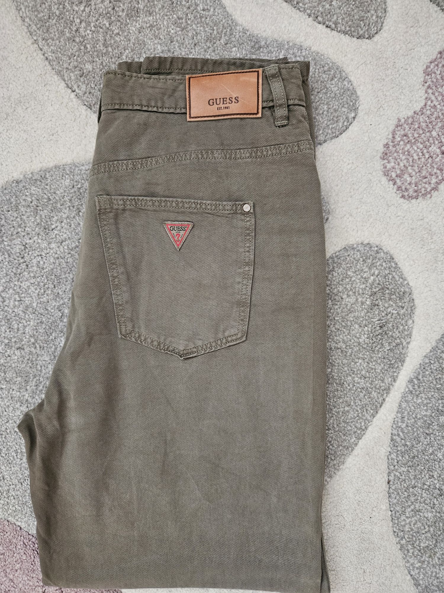 Pantaloni GUESS marime 29