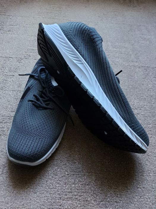 Adidasi dama marimea 40 si barbatesti marimea 44 noi