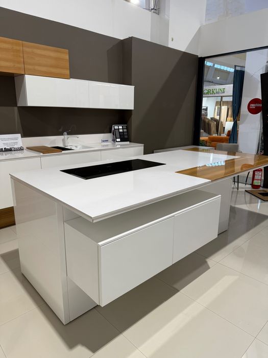 Bucatarie showroom Aster Cucine Contempora - pret  redus