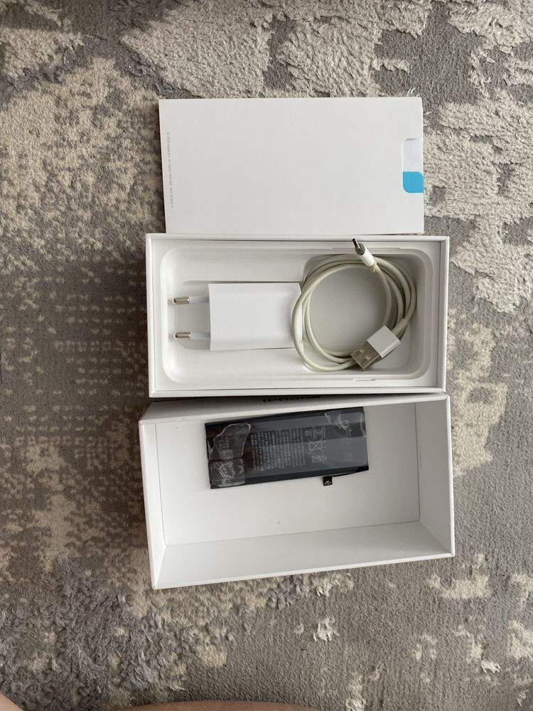 Iphone SE 128 гиг идеально состояние
