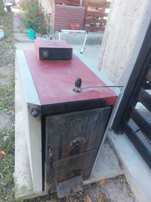 Vând centrala termica pe lemne, element intermediar cu punct de fisură