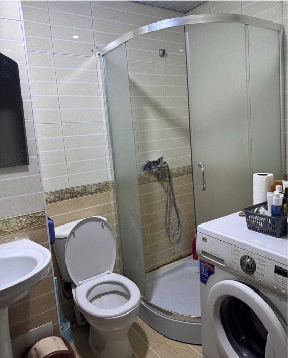 Урда. продается 2х комнатная квартира на 1м этаже, кирпич, 57 м2