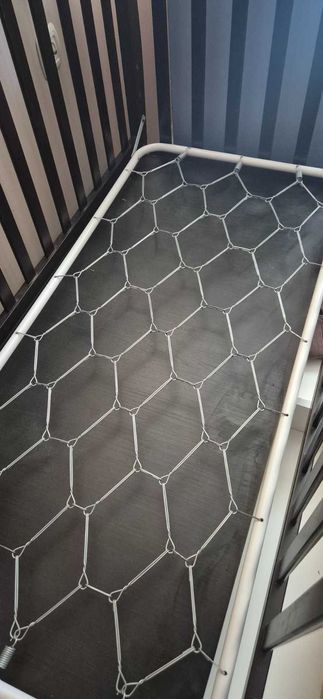 Кошара - дървена, масив, венге, 120/60 много запазена