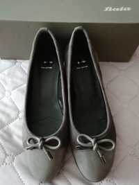 Дамски обувки, чисто нови на Bata