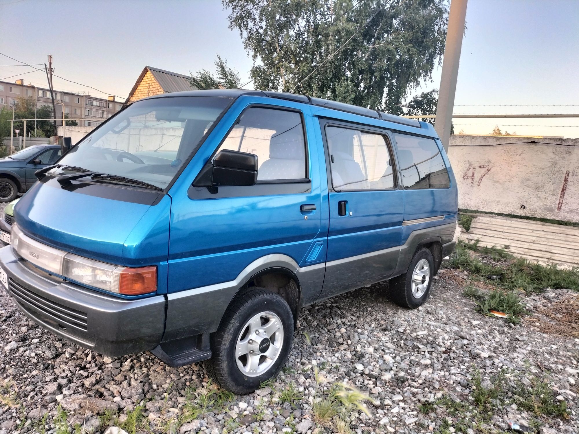 Продаётся Nissan Largo 2.0