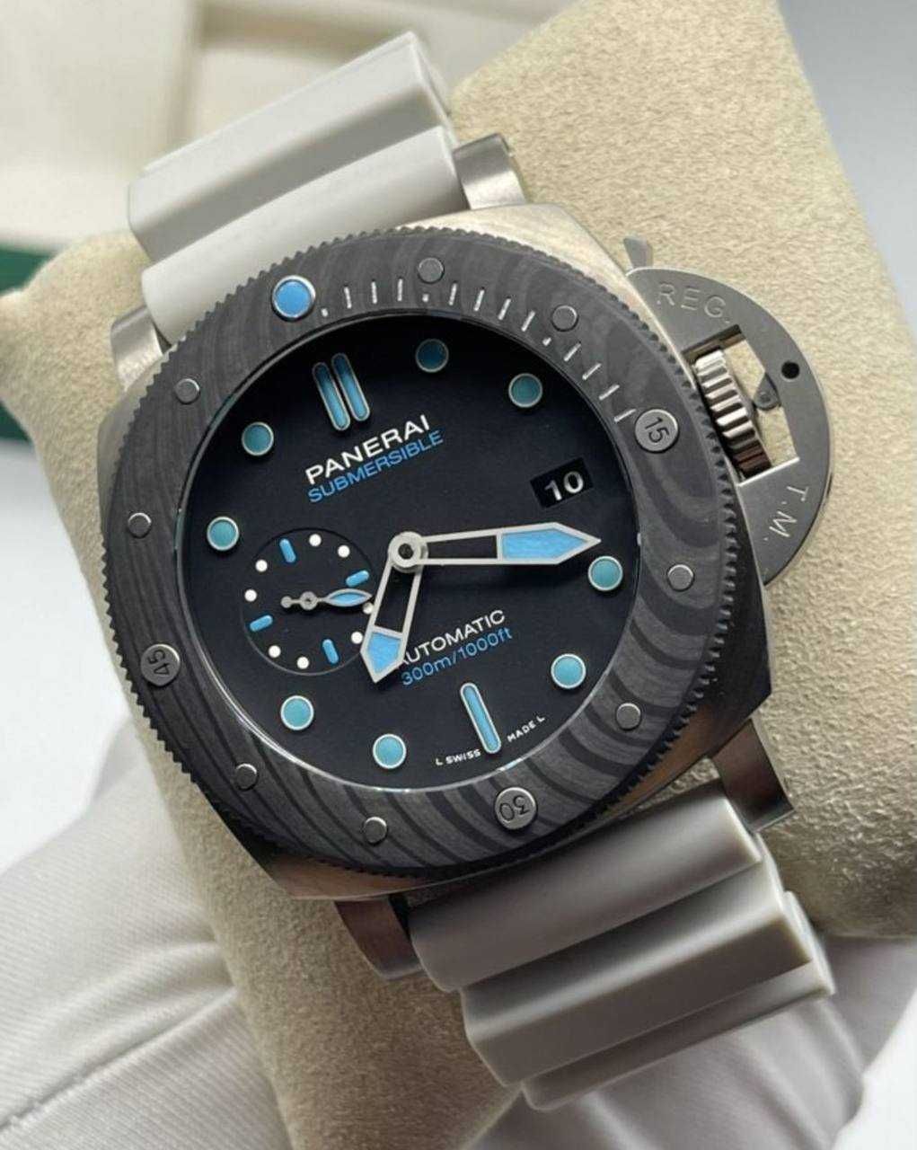 Panerai Luminor Submersible PAM 683