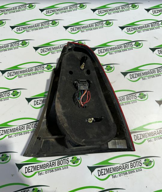 Lampa stop stanga pe aripa 89030065 Dacia Logan prima generatie