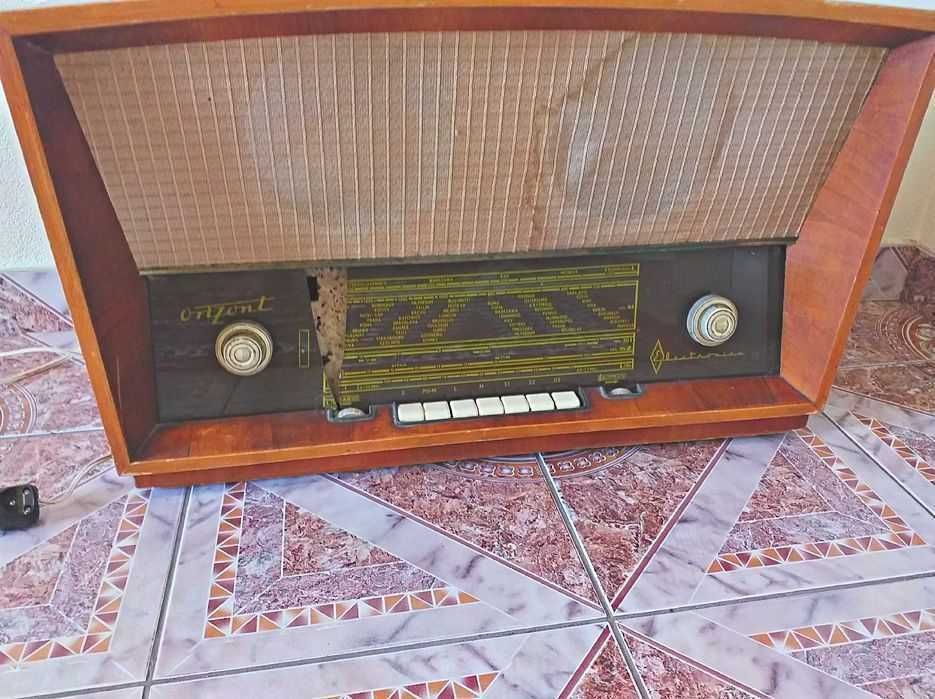 Radio Orizont-Electronica S-620 A,vechi de peste 60 ani,an 1962