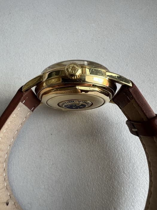 18 k aur Longines Conquest Calendar Automatic cal.19ASD ref.9005