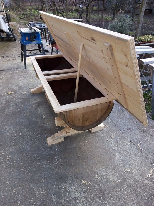 Маса от френско буре