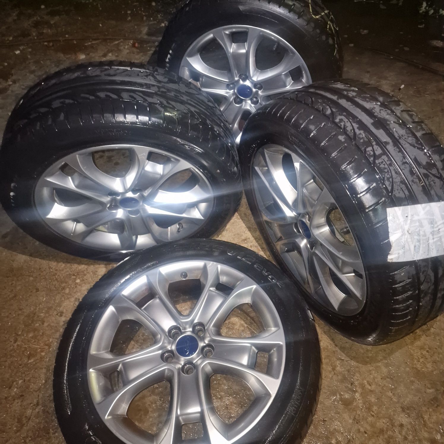 Jante aliaj Ford Kuga cu cauciucuri M+S 235 50 R18