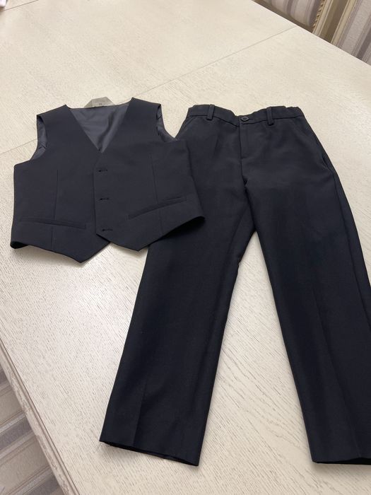 Двойка брюки и жилетка на мальчика