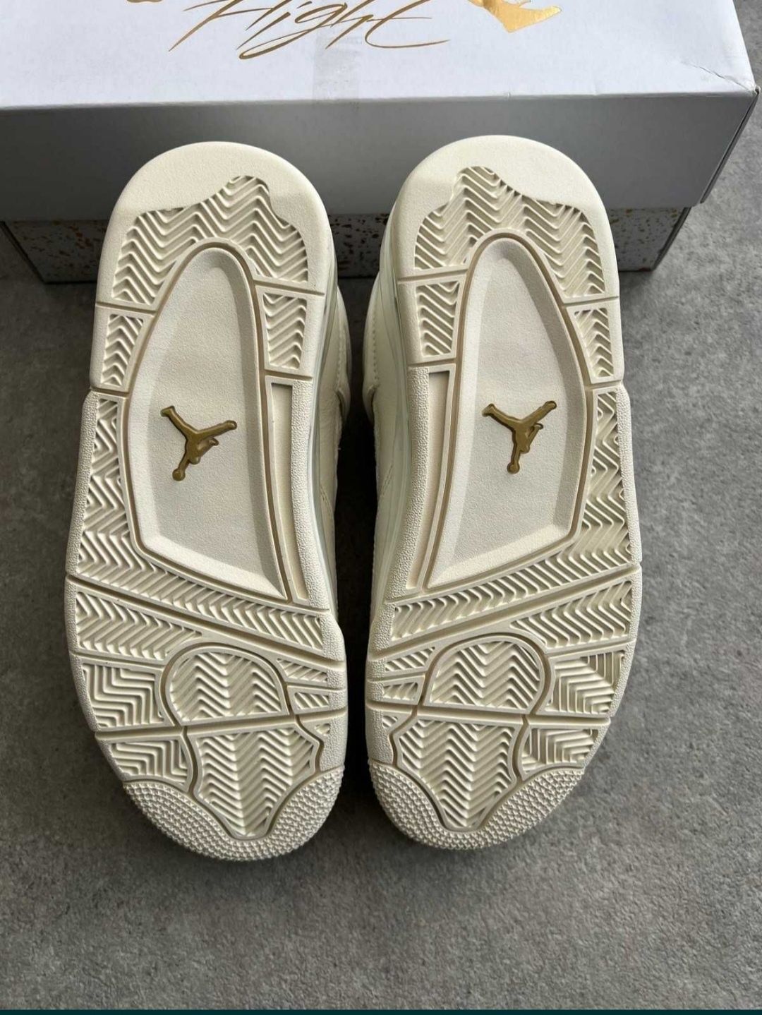 Jordan 4 Metalic Gold
