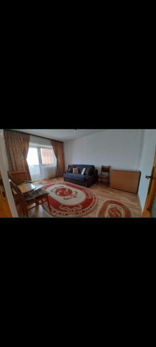 Închiriez apartament