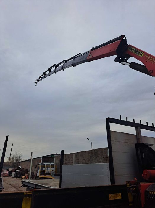 Камион с кран/ автокран