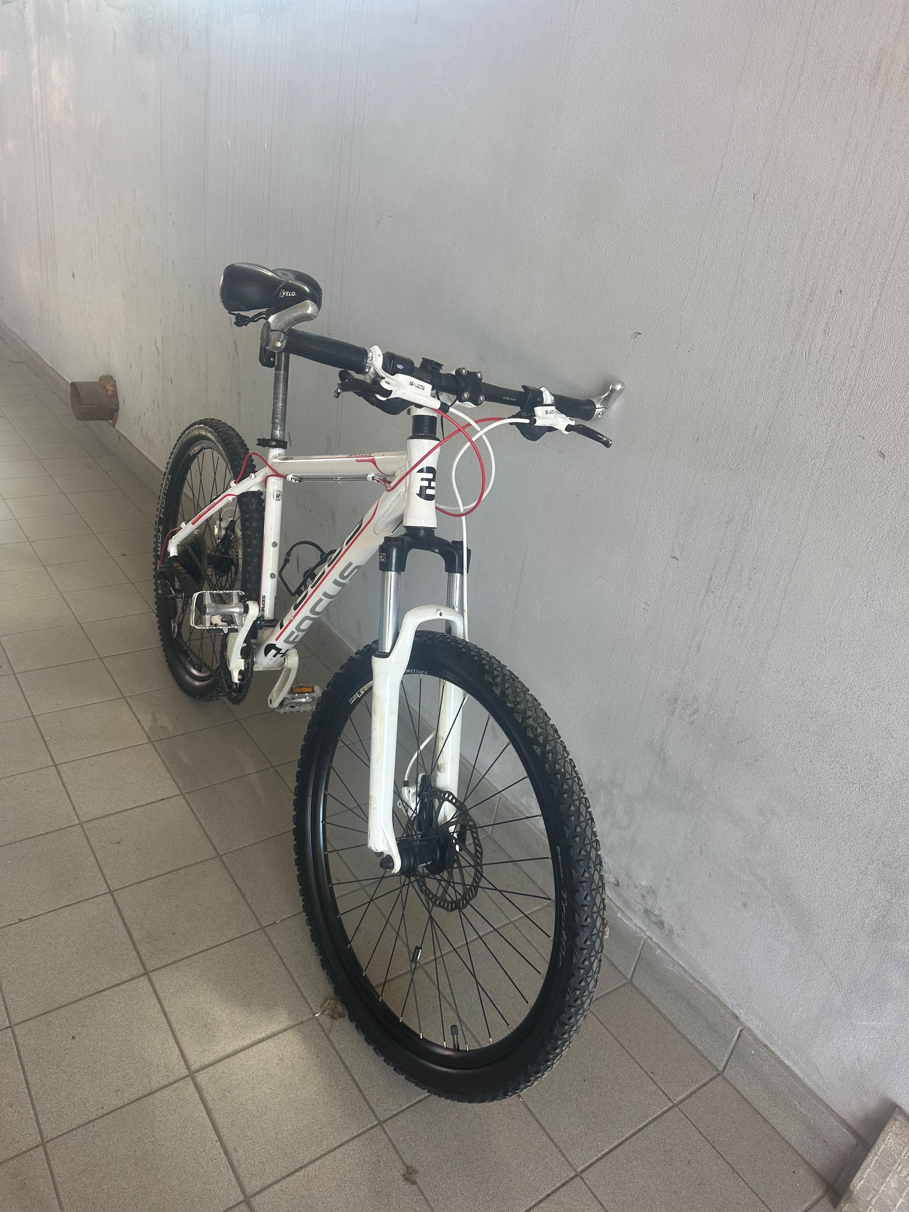 Vând bicicletă FOCUS