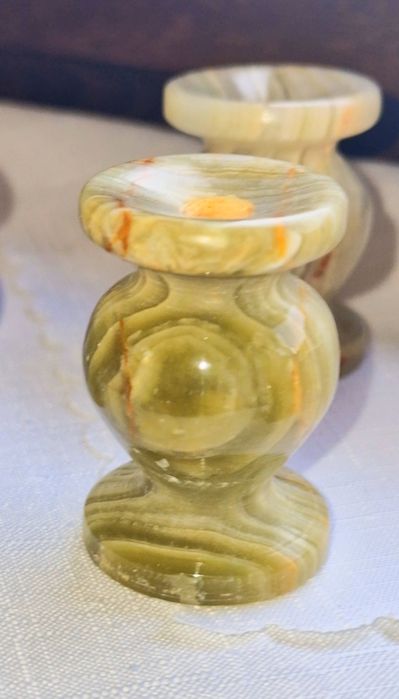 Подсвечники из натуральных  камней.