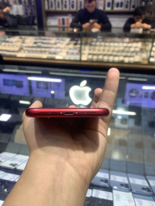Iphone 11 qizil rang