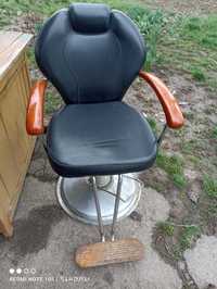 Парикмахерское кресло с подножкой