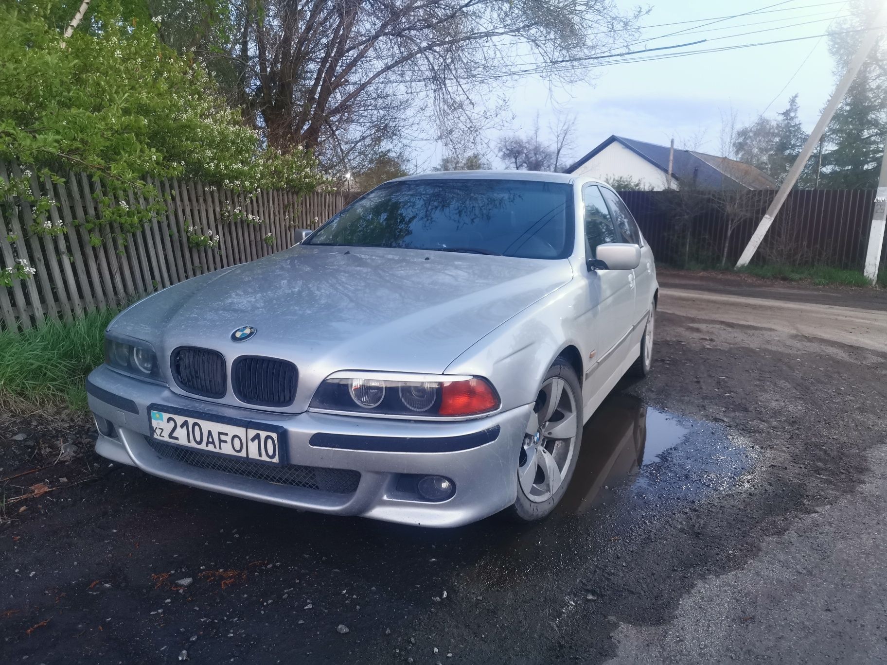 Продам автомобиль марки BMW E39