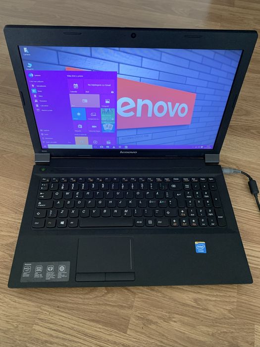 Laptop Lenovo Display 15,6 led,500gb mem,4gb ram cu incarcator.