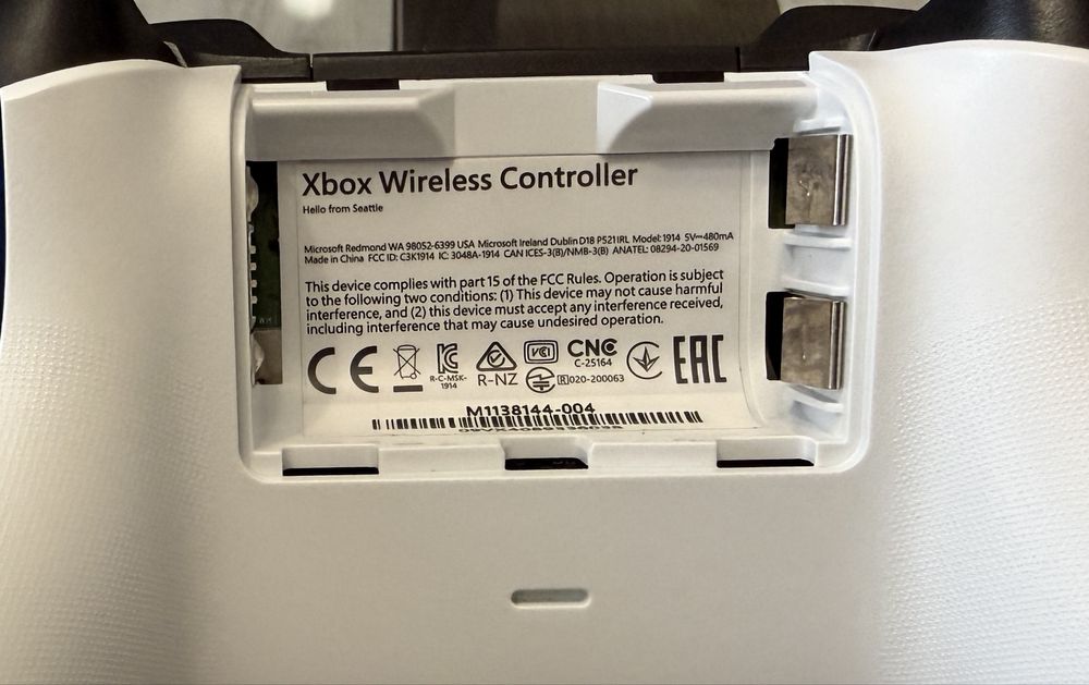 Controller/ maneta Xbox series x/s  functioneaza si pe xbox one /one s
