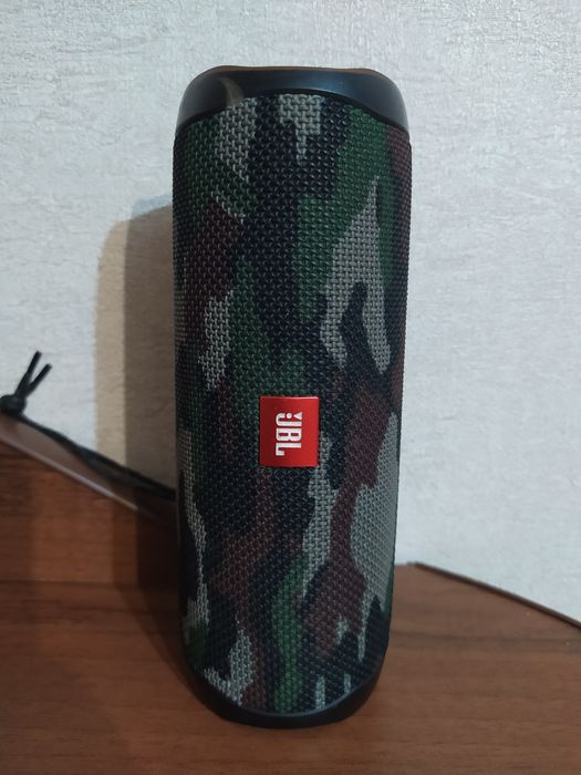 Продам портативную колонку JBL Flip 5