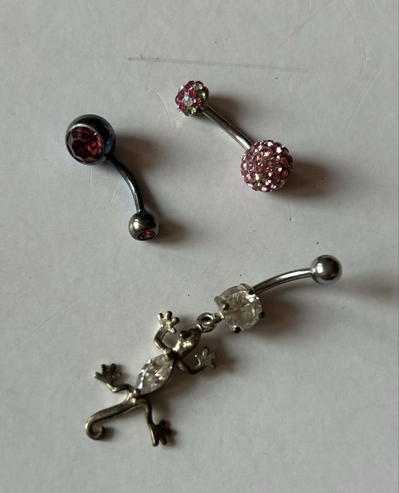 Продам серьги для пупка и другие..