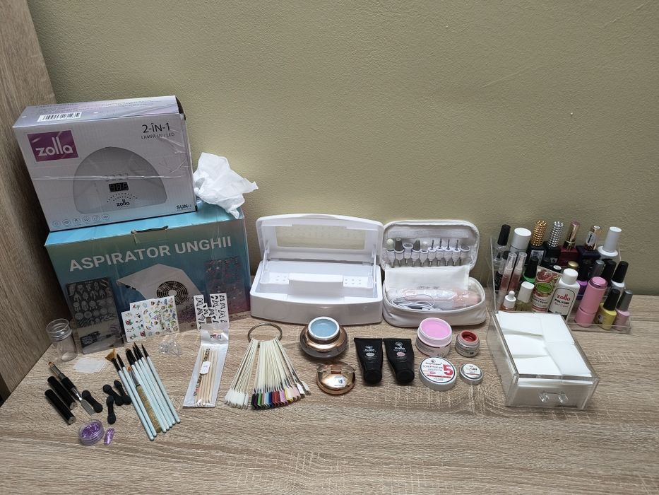 Vând Set Complet de Produse pentru Unghii