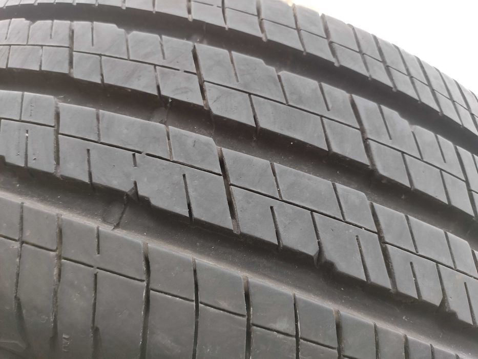 2бр Летни гуми за БУС 205 65 15 С - Continental