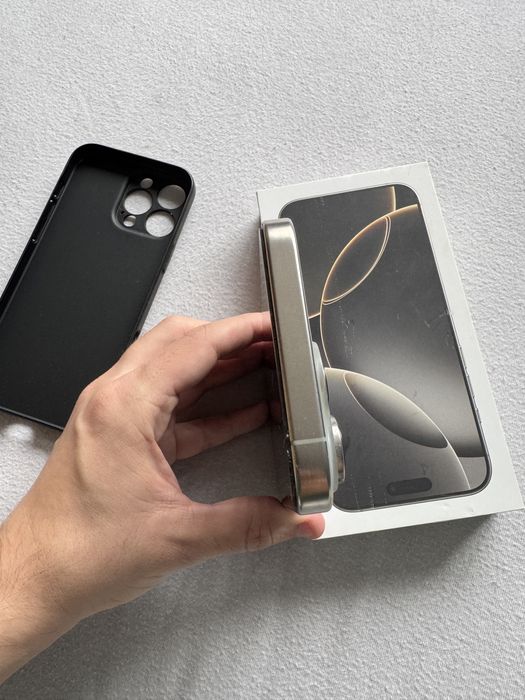 iPhone 16 Pro Max 256GB, baterie 100%, garanție până în 02.10.2026