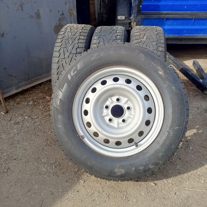 Продам зимние шины с дисками