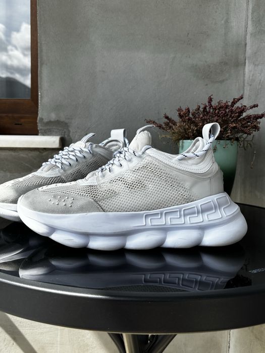 Chain reaction white