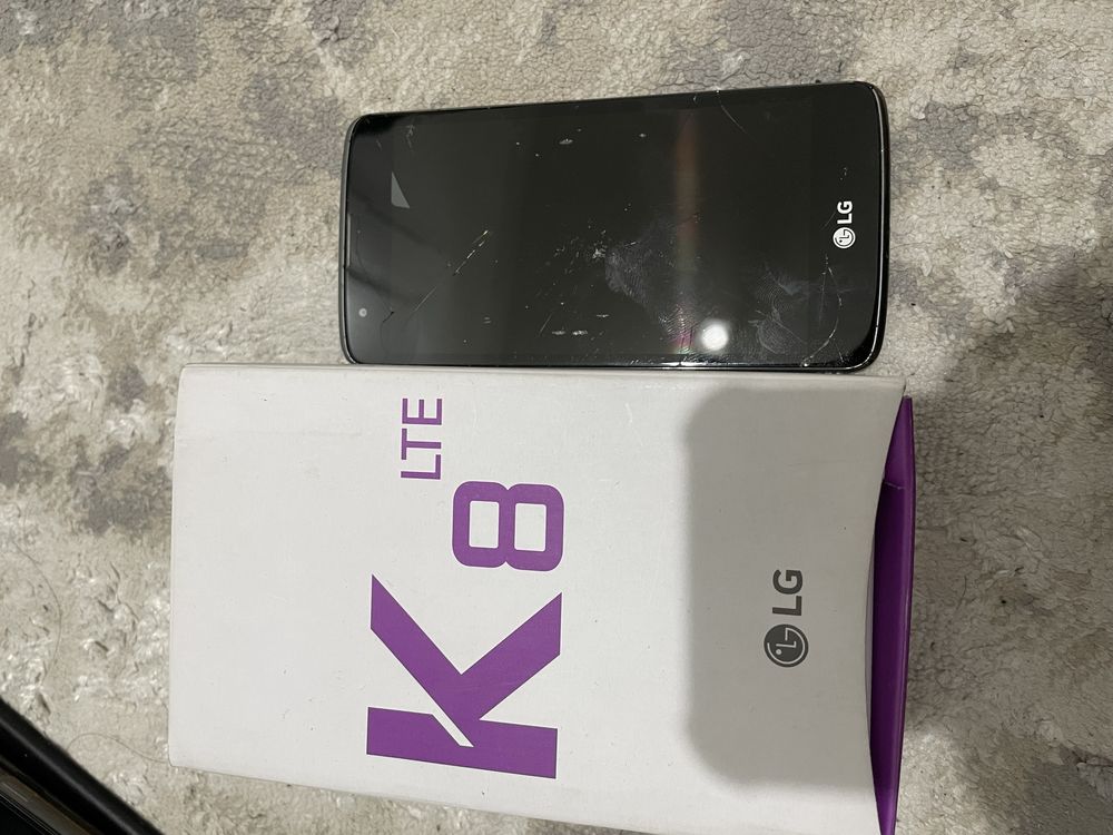 телефон LG K 8 синий