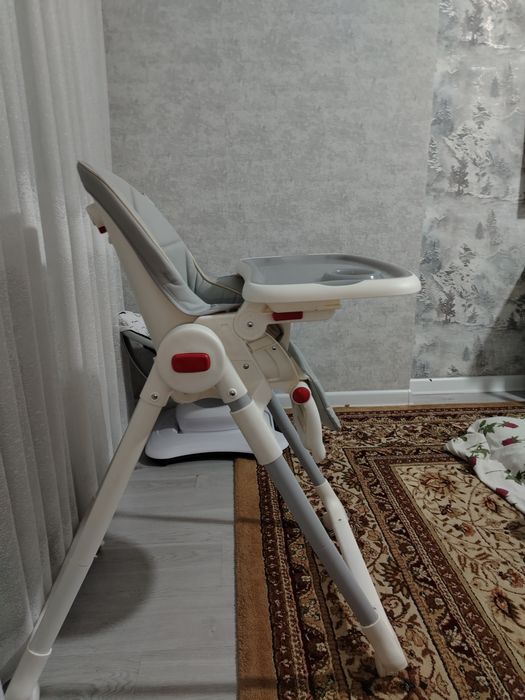 Детский стульчик для кормления