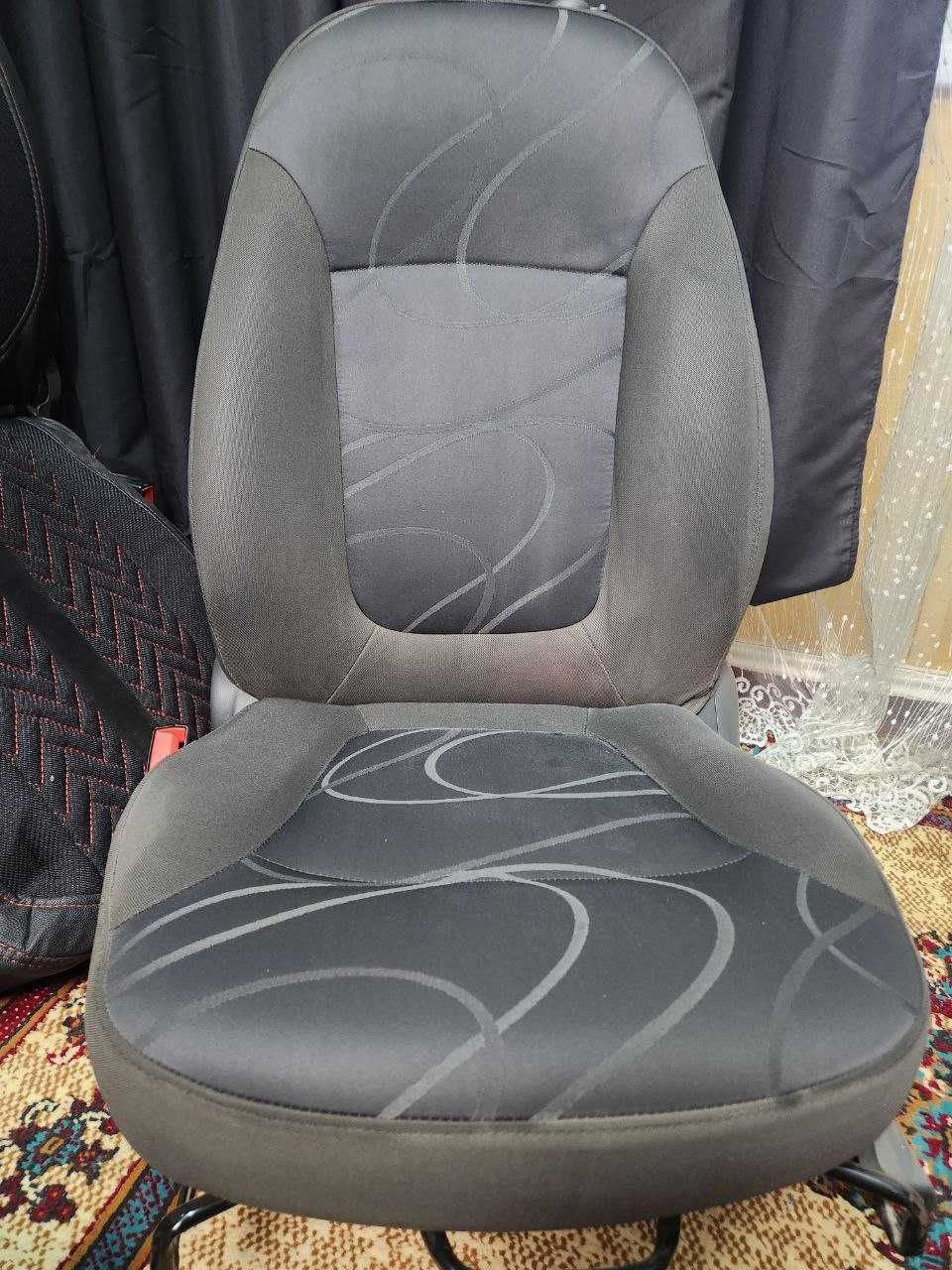 Сиденья Спарк 150$ только передние