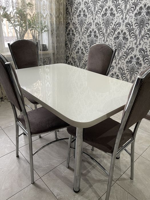 Продам стол и стулья