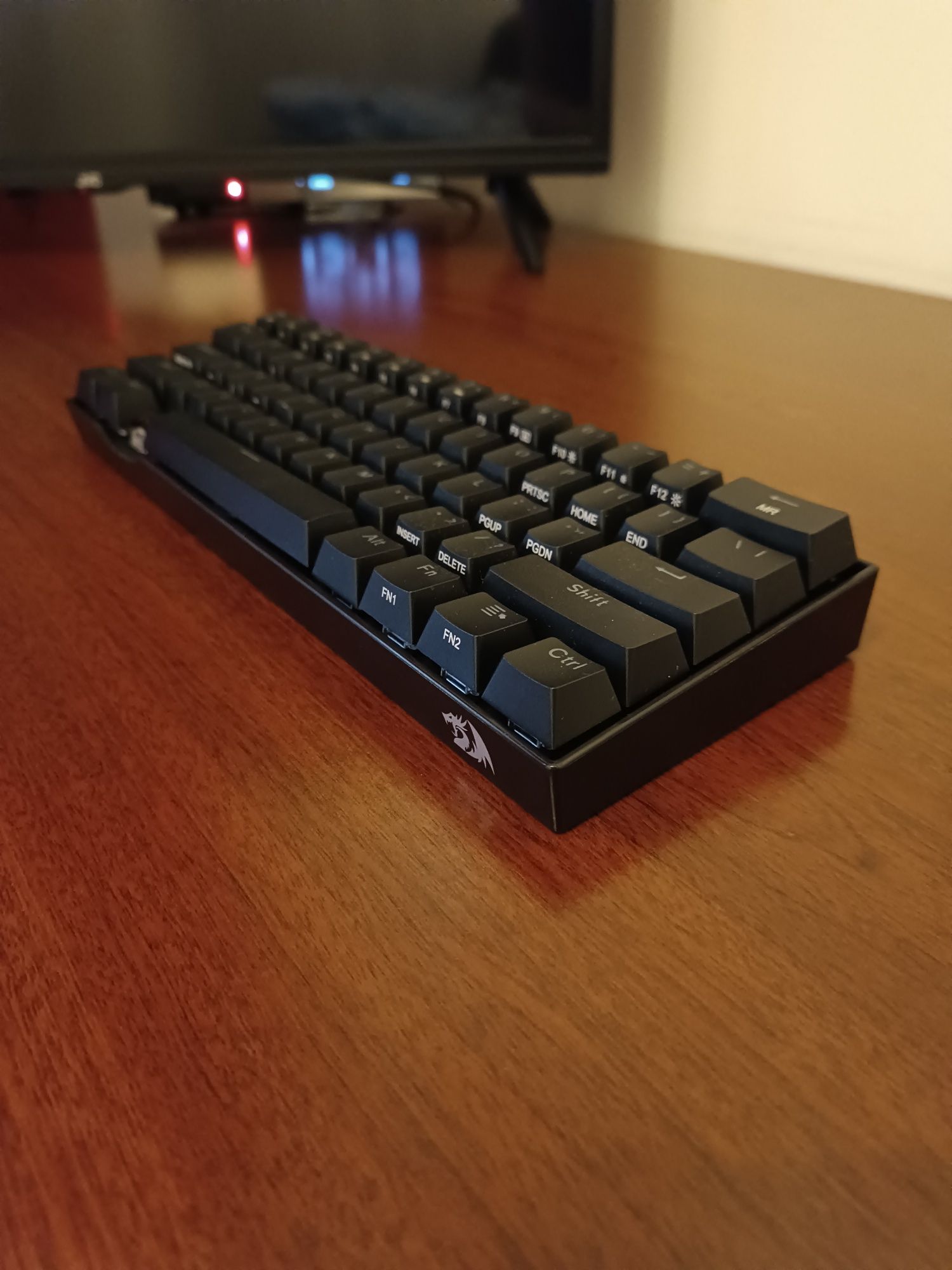 Vând tastatura redragon draconic